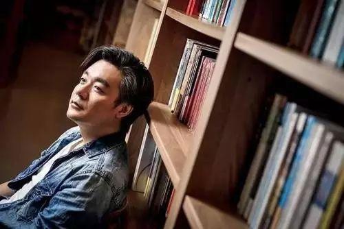 张嘉佳背景,从网络作家到畅销书王的逆袭之路